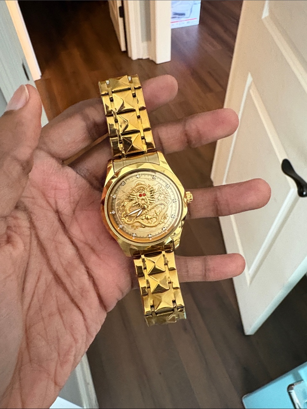 Gold Dragon-Engraved Men's Watch - Elegant Gold Bracelet